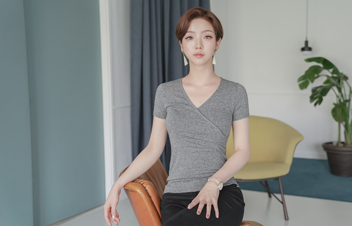 原生V包裹T恤衫