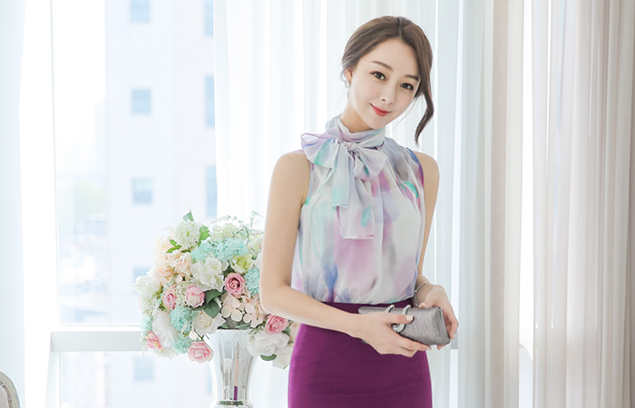 水汪汪的围巾脖子透明的女人