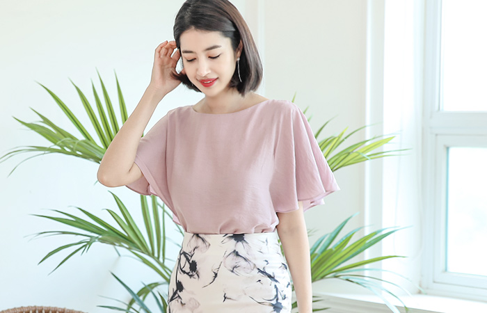 简单boat neck翅膀女衬衫