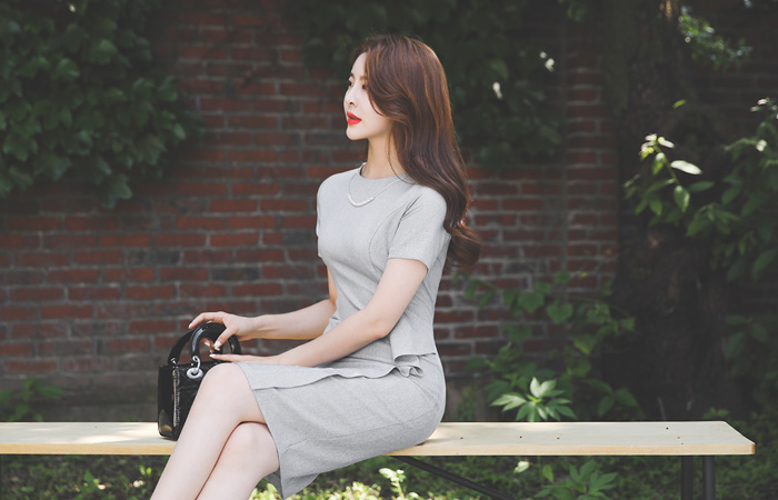 不规则 荷叶边线条 开叉 项链 弹力 连衣裙