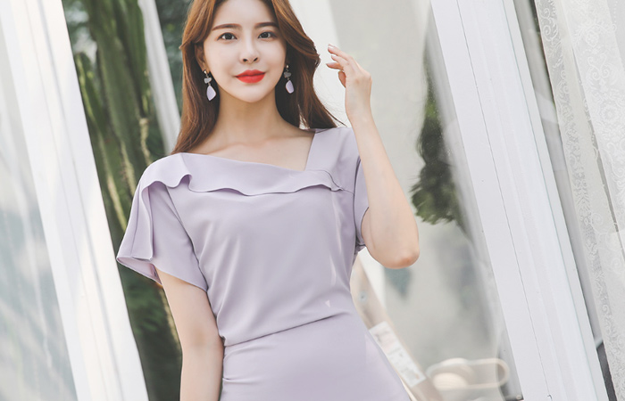 不规则 荷叶边领 后面褶皱 弹力 连衣裙