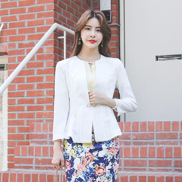 花边 金圈 带扣 无领 喇叭 夹克