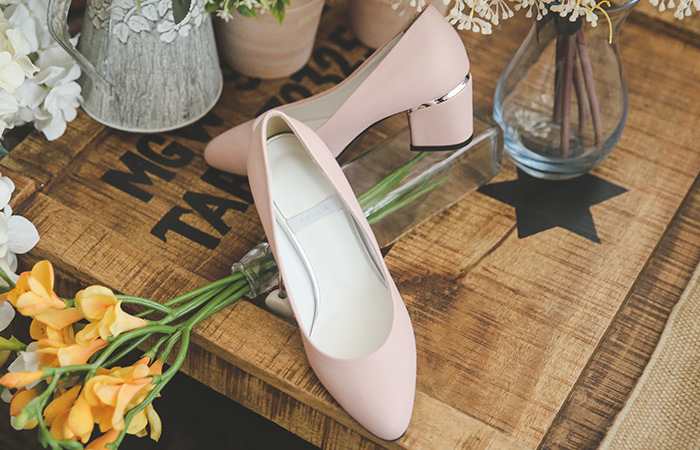 银提示圆领中间浅口式鞋