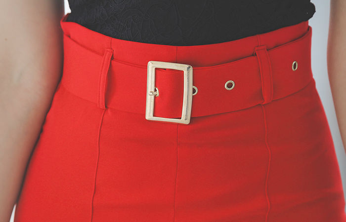 饰边 侧线开衩 金色带扣 束带 高腰裙