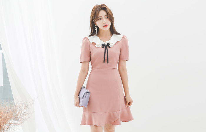 荷叶边 领子 蝴蝶结 胸针 喇叭 连衣裙