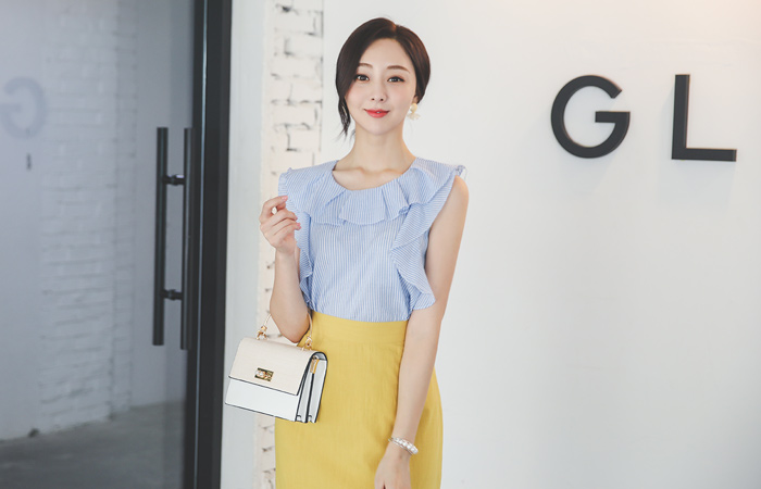 荷叶边线条棉印花罩衫