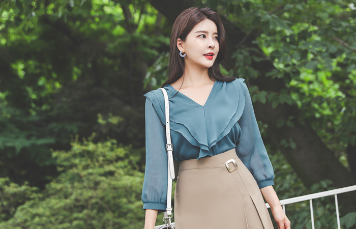 V字领 二重 荷叶边线条 雪纺 罩衫