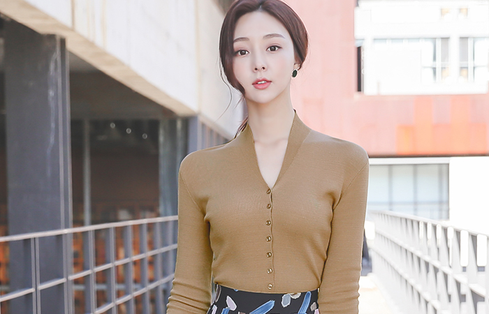 披巾领 开衩 袖子 扣子 针织衫