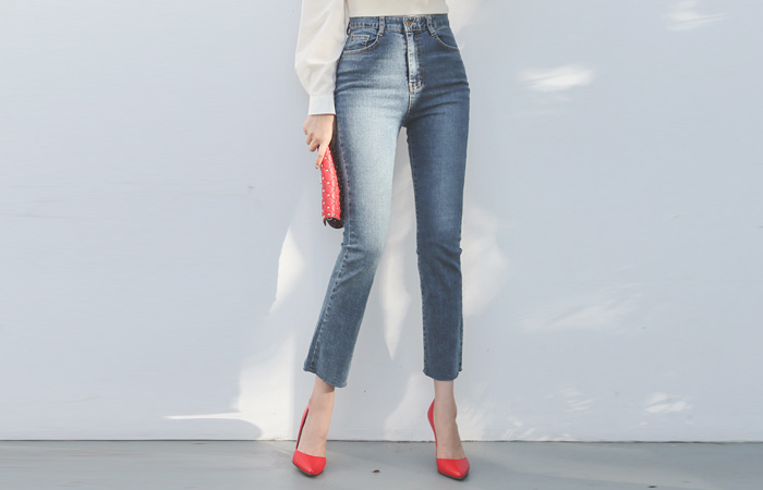 简单裁剪 喇叭 牛仔色 裤子