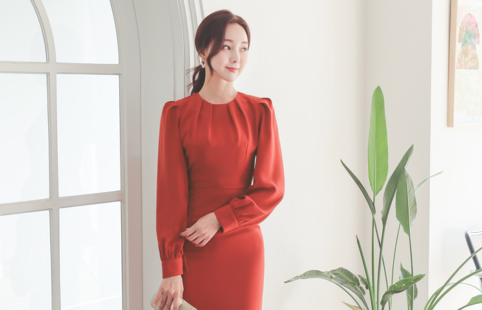 反向 细褶 圆领 连衣裙