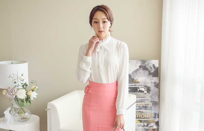 荷叶边领蝴蝶结女衬衫