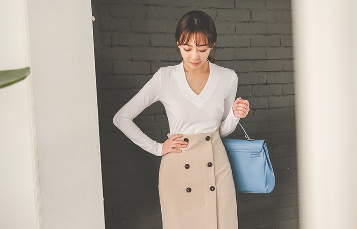 修身深V字领T恤