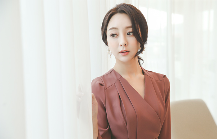 女人郁金香百褶连衣裙