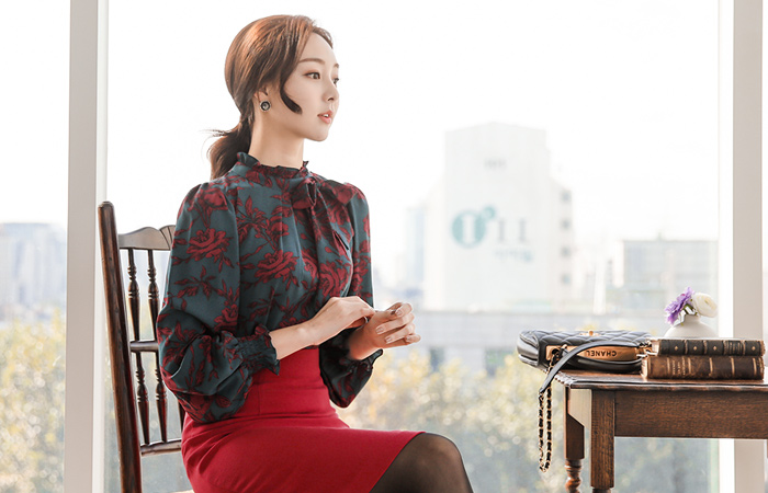 凡尔赛褶边项链女人