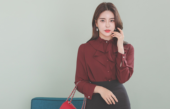 三个 荷叶边线条 珍珠 半高领 罩衫