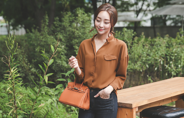 Bijoux乳房口袋里的女人