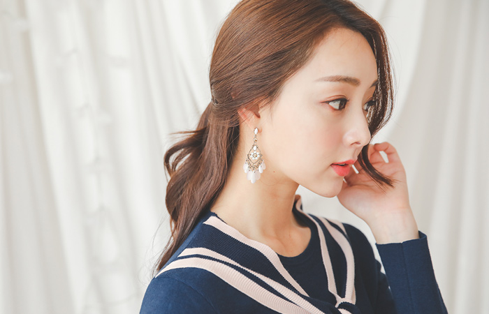 面部彩色围巾圆领针织衫