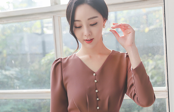 褶皱 荷叶边 珍珠扣 V字领 罩衫