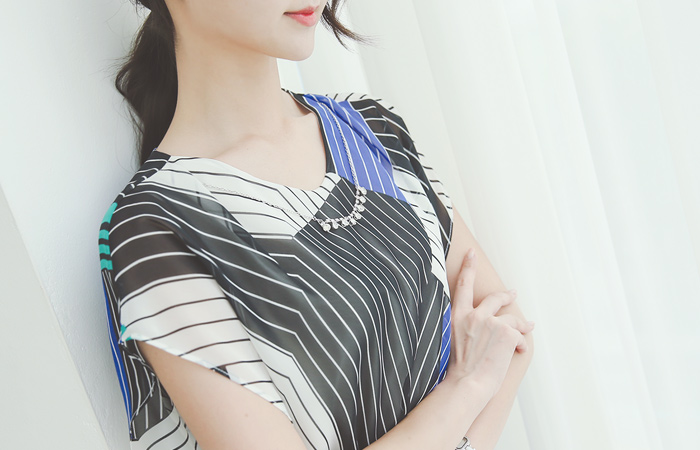 生动的雕塑立方脖子长女衬衫