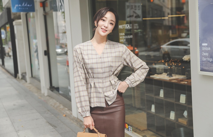 细褶 喇叭 V字领 罩衫