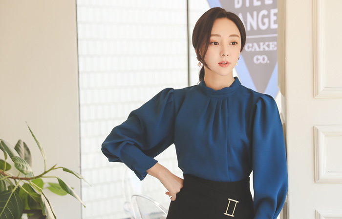 细褶 袖口 高翻领 罩衫