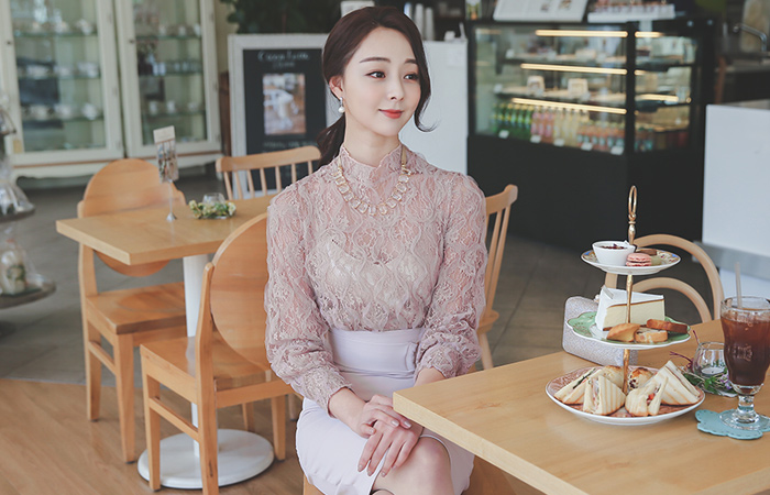 波丝丝透明的女人衬衫