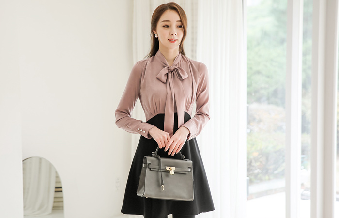 丝带系带绸缎胸部胸波组/喇叭裙连衣裙