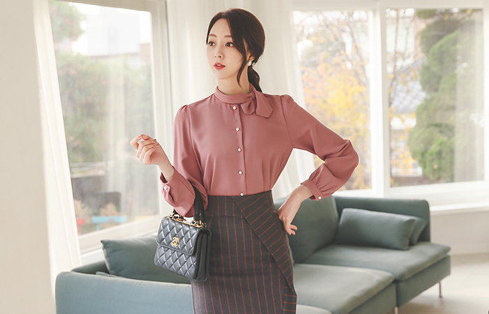 小方 围巾领 珍珠扣 罩衫