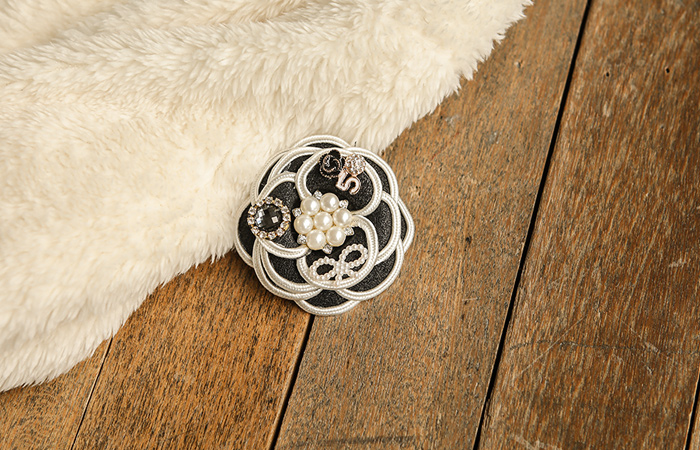 花纹 配色 多色 点缀 胸针