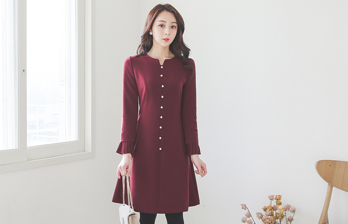 心形领褶裥袖口珍珠连衣裙