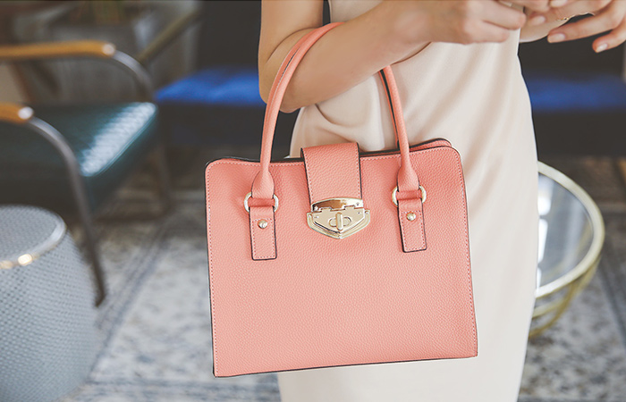 [模特穿38次]베르 金色带扣 方形 摩登包