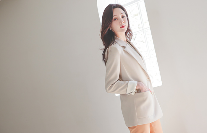 单个 修身 贴兜 衣袖配色 夹克