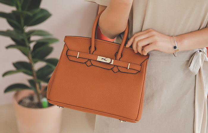 [模特穿40次]金色锁头 Kelly 手提包