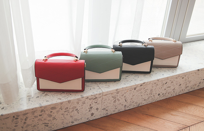 [模特穿41次]配色 线条 链条 手提包