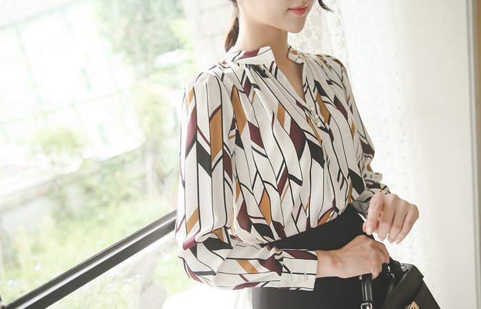 德科珍珠半开立领女衬衫