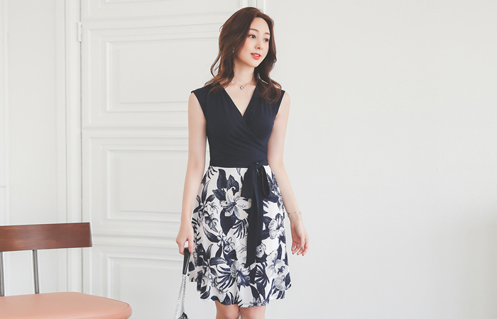 裹身 喇叭 V字领 配色 连衣裙(无袖)