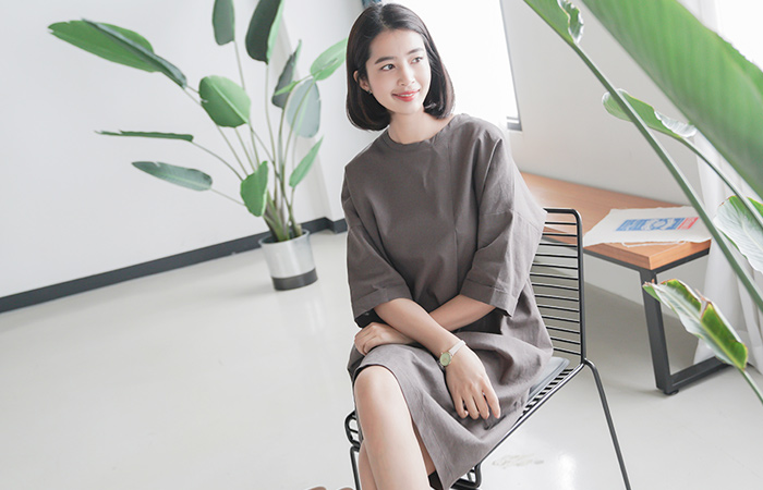 折叠宽松亚麻连衣裙
