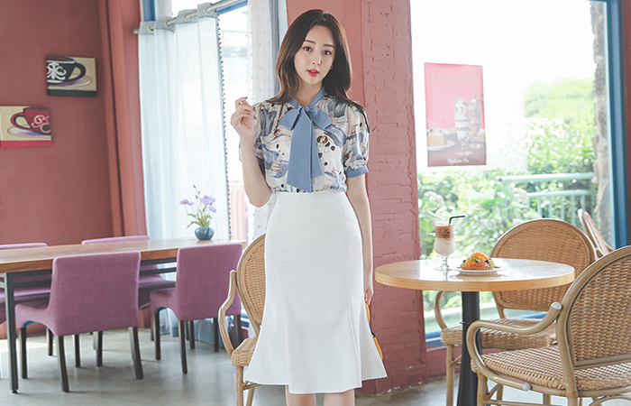 绸缎 绘图 蝴蝶结领结 罩衫&美人鱼 裙子 SET