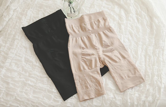 完美的修身腰带高腰内裤