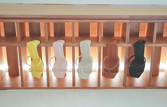 [模特穿41次]简单 两种线条 木跟 拖鞋