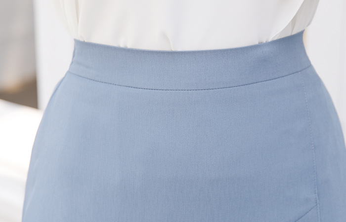 不规则 层褶裙 荷叶边线条 后侧松紧带 裙子