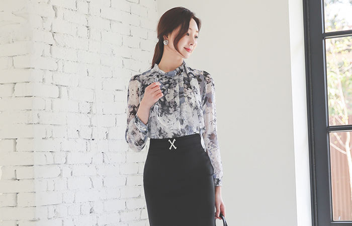 束带 围巾领 荷叶边线条 印染 罩衫