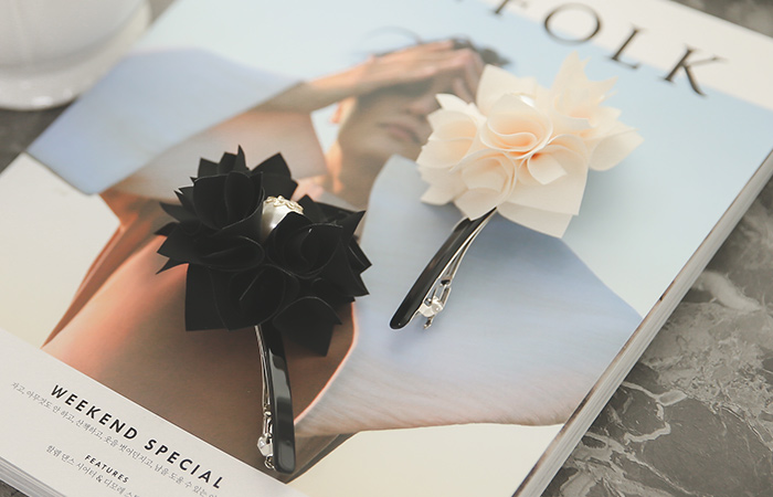 绸缎花珍珠发夹