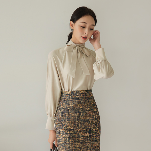 半高领 缎子 泡泡袖 领带 罩衫