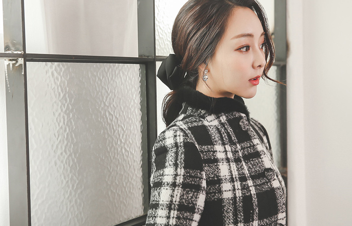 毛皮修整格子一个线条呢子大衣