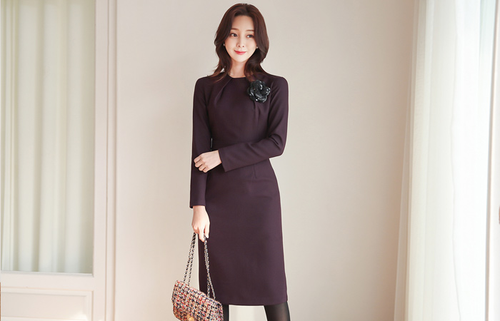 开叉 圆领 亮片 로즈브로치 连衣裙