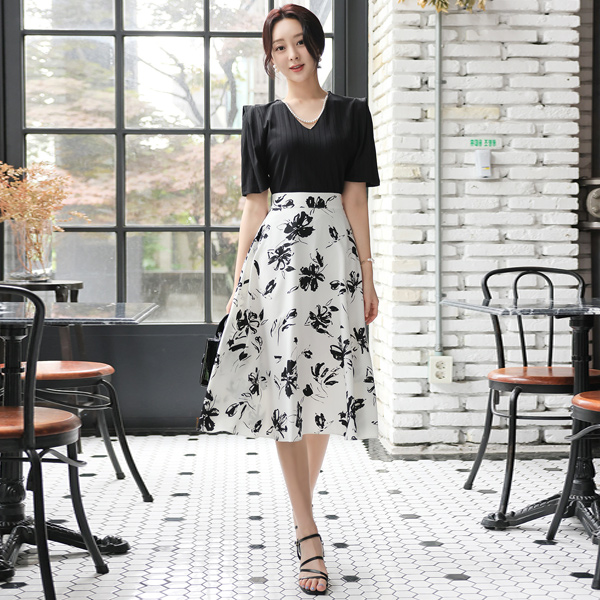 墨水 花纹 丝滑 后侧松紧带 喇叭 裙子