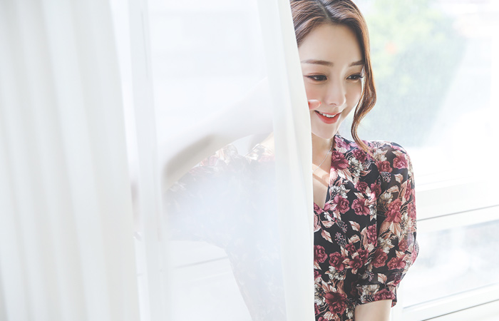 玫瑰色 花纹 泡泡袖 雪纺 交叉式连衣裙