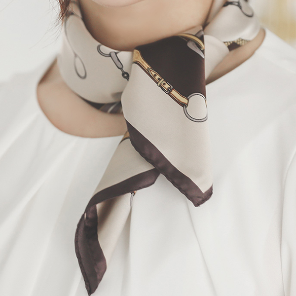 链扣 印花 深颜色 围巾