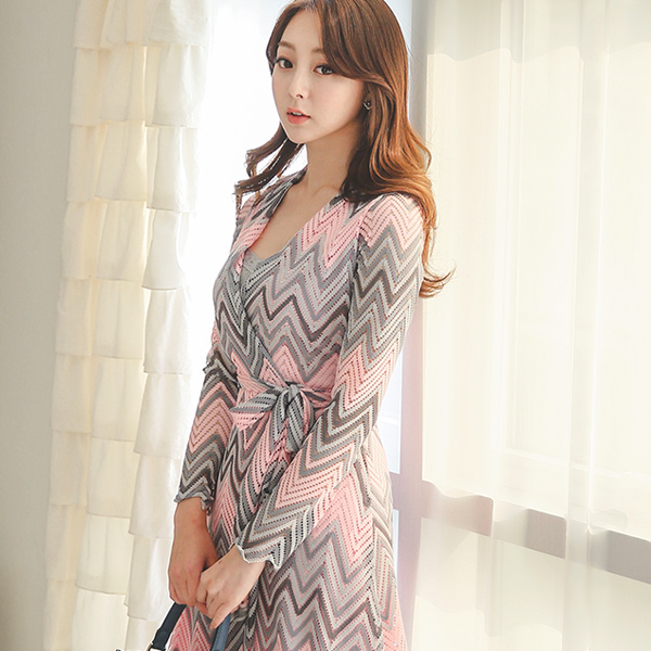 蕾丝V字领贴身纽悬臂